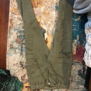 American eagle hunter green cargo jeans